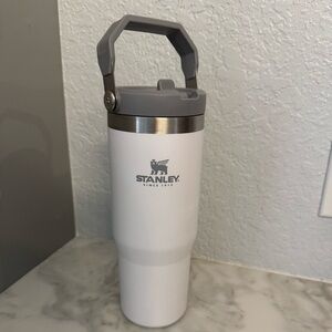 Stanley 30 ounce ice flow flip straw white